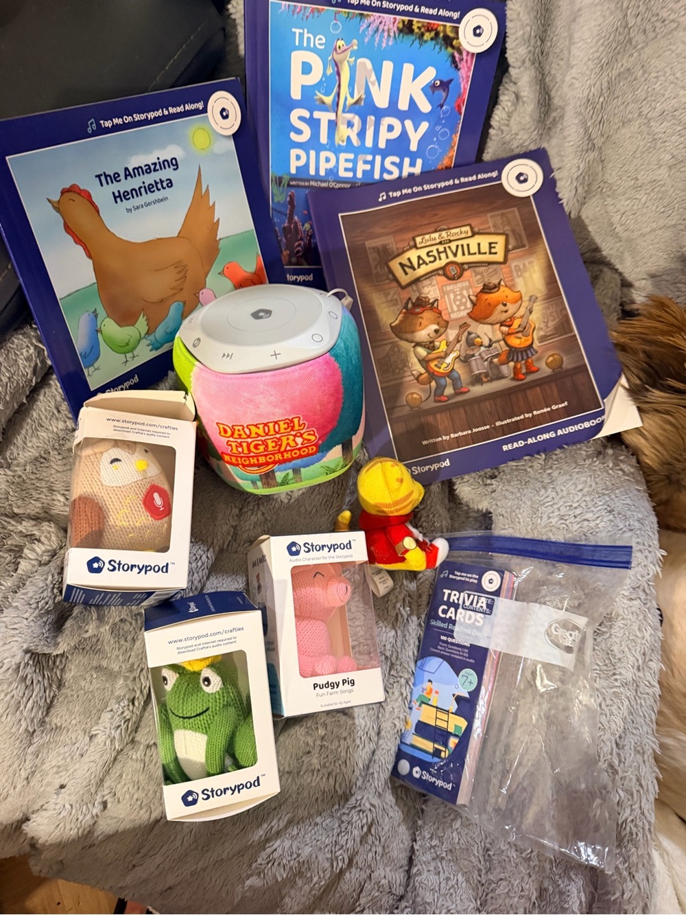 Daniel Tiger StoryPod with four figures, books and trivia cards